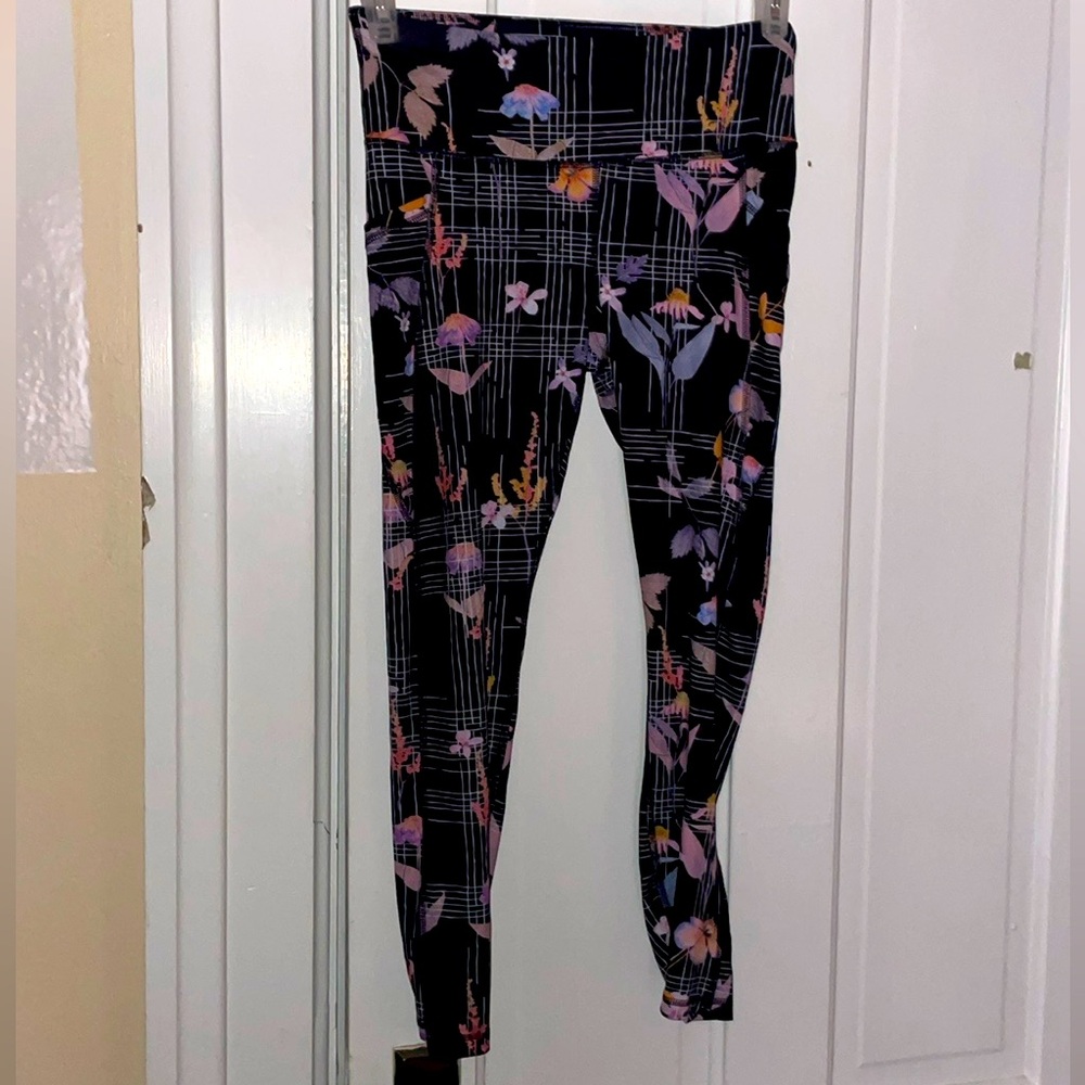 BEBE Sport Floral Capri Leggings
